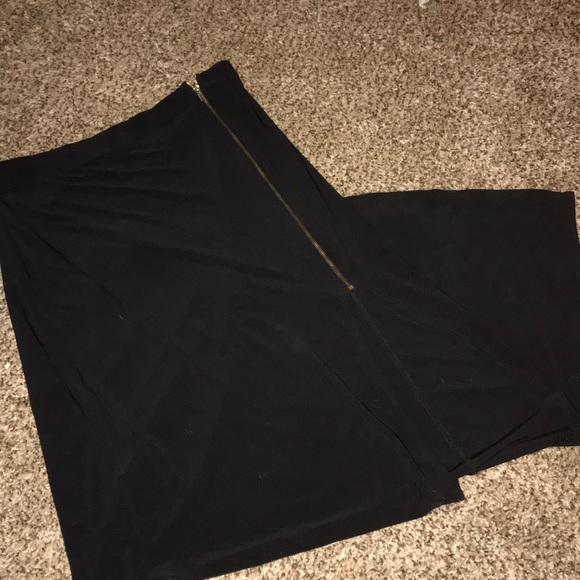🌴Black skirt with slip up the side - Picture 1 of 5